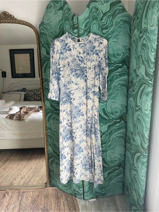 Reformation Dresses & Skirts - Reformation Carolena Blue and White Floral Midi Dress size 6 worn once